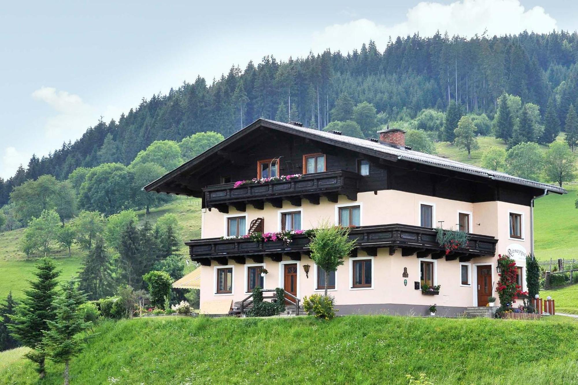 Bio-Bauernhof Reitmayrgut Goldegg Exterior photo